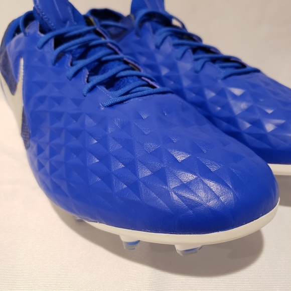 Athletic_Shoes